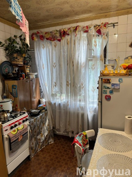 Продам недорого 2-х комн.квартиру на кв Шевченко 5/5-эт,в р-не т/ц Аврора и остановки Таксопарка и парка Щорса.