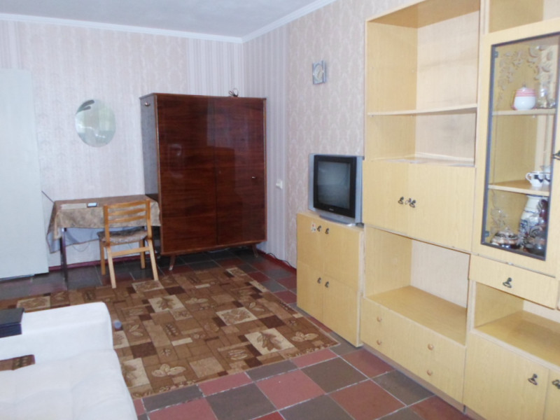 Фото Дёшево за 15т. руб. сдам в Луганске 1 ком. кв-ру кв. Левченко-выше ВНУ. Косметический ремонт, новый холодильник, новый диван, ест