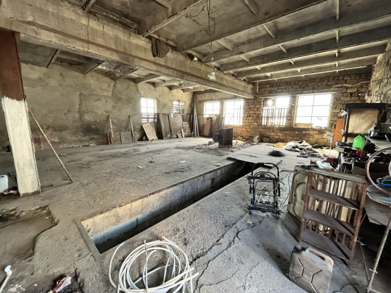 Продам гараж под грузовые авто/ склад/ помещение под производство