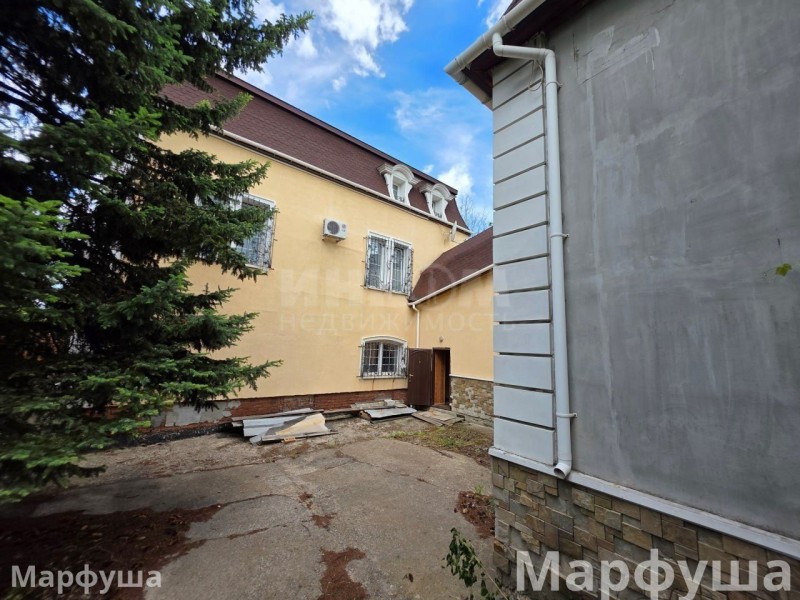 Продам дом 776 м2 в городе Луганск район бара Чёрный кот