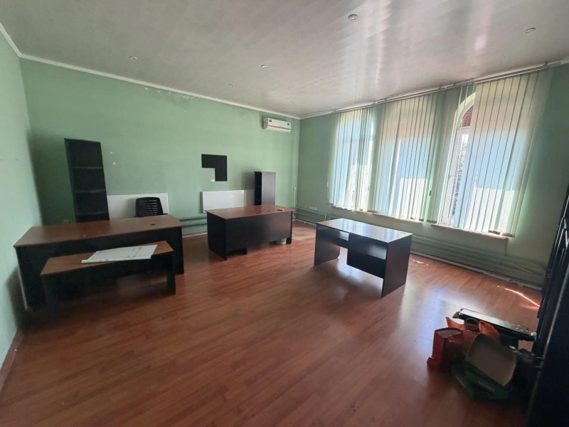 Фото Сдам офис 500 кв. м. в центре Луганска