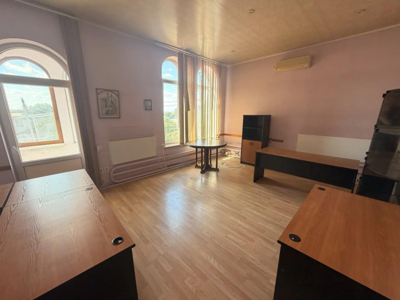 Фото Сдам офис 500 кв. м. в центре Луганска