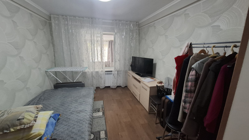 Сдам 2-х,комн.квартиру на кв Ватутина 1/5-эт,в р-не Сш №8,с большим капитальным балконом.