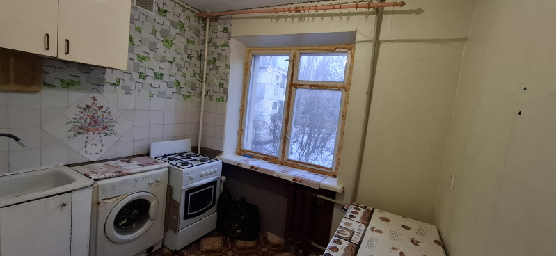 Сдам 2-х комн.квартиру на кв Комарова 3/5-эт,без мебели.Цена 15000рубл+коммун.усл.