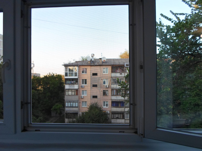 Фото Сдам после ремонта никто не жил 1 ком.кв. на востоке Луганска кв.50лет Октября 1Б.