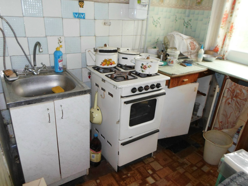 Фото Дёшево за 18т. сдам в Луганске на востоке 2 комн. кв-ру кв. Левченко 150м. выше Маш. института им. Даля. Комнаты раздельные.