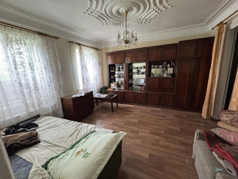 Продам часть дома и флигель 116 кв. м. (р- н 33 школы)
