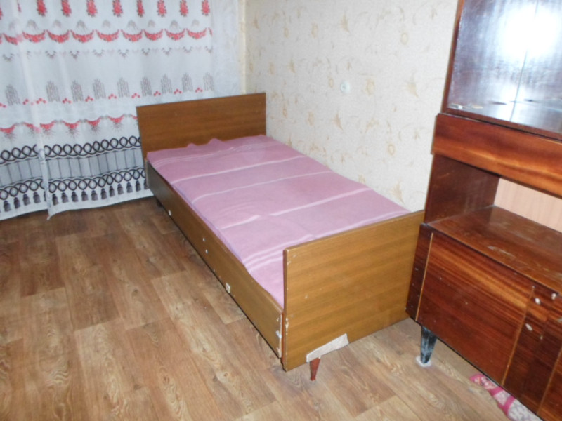 Фото Дёшево за 18т. руб.+ счётчики  сдам 1 ком. кв-ру в Луганске кв. Гагарина23.
