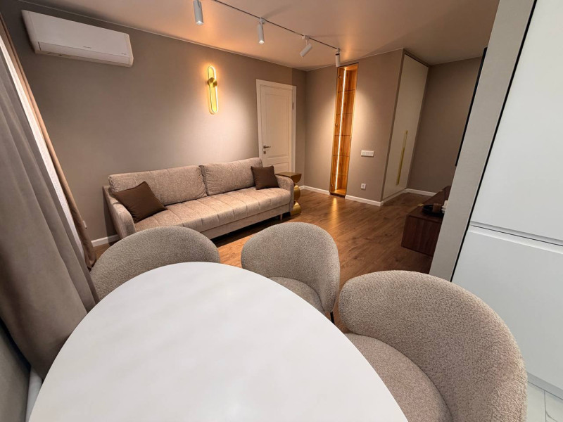 Фото Продам 2- к квартиру в центре Луганска с евро ремонтом