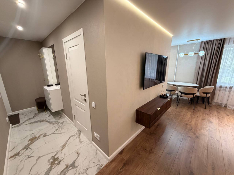 Фото Продам 2- к квартиру в центре Луганска с евро ремонтом