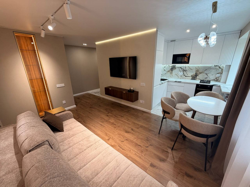 Продам 2- к квартиру в центре Луганска с евро ремонтом