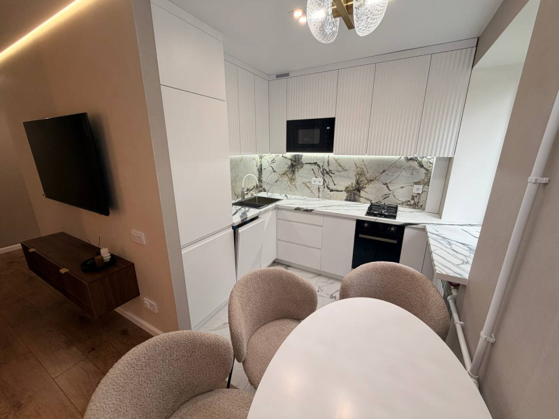 Фото Продам 2- к квартиру в центре Луганска с евро ремонтом