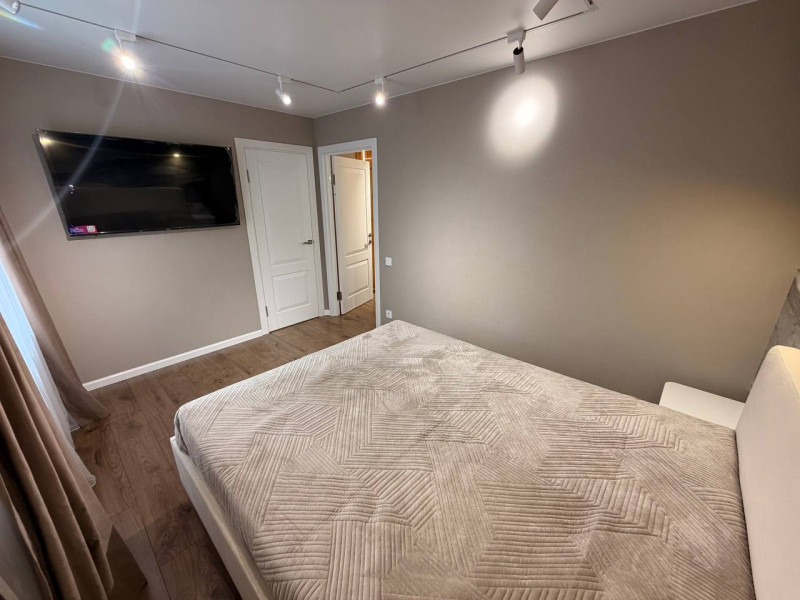 Фото Продам 2- к квартиру в центре Луганска с евро ремонтом