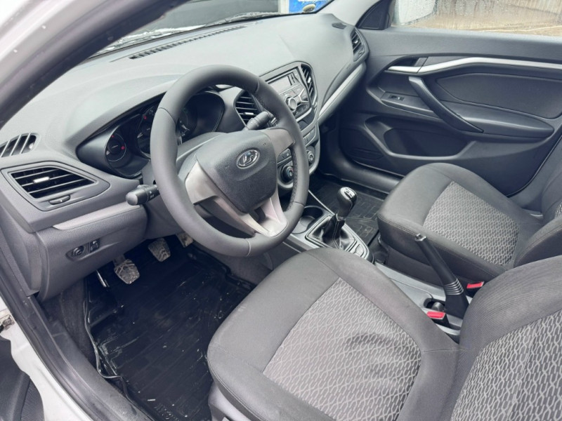 Фото Городской автомобиль с большим клиренсом, экономный , практичный , комфортный и не убиваемый