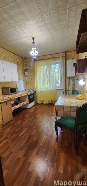 Продам 4-х комн квартиру с авт отоп в городе Луганск улица Победоносная