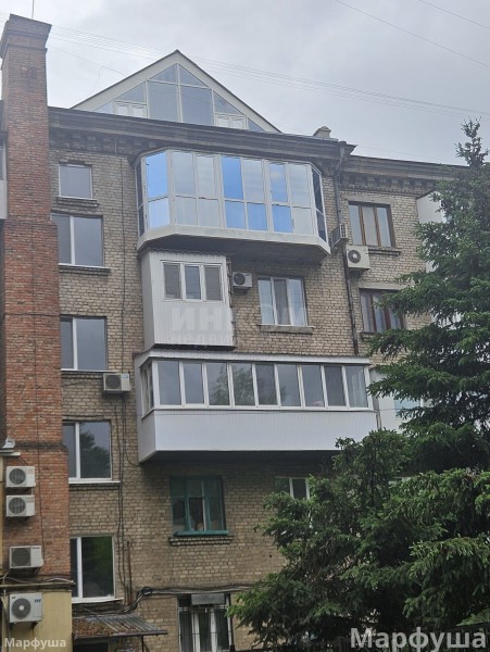 Продам квартиру 326м2 в центре города Луганск Площадь Героев Великой Отечественной Войны