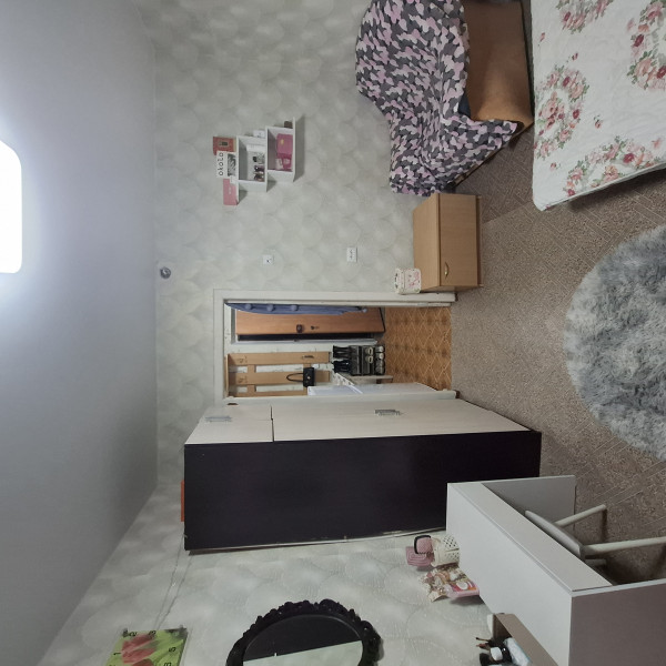 Срочно!!!.От хозяина.Продам Полугостинку на кв Жукова напротив Далевского университета,кирпичный дом,
