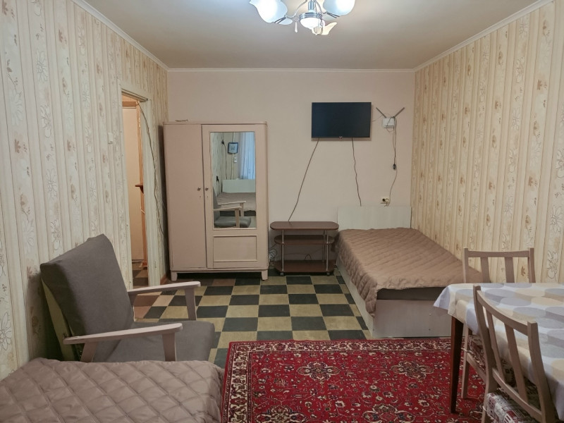 Без залога 1ком.кв-ру на кв. 50 лет Октября д.28.