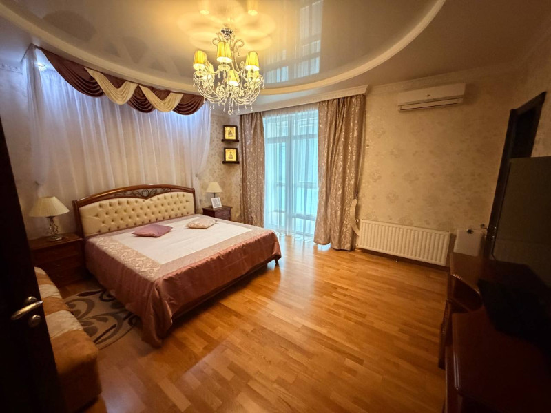 Фото Продам 3- х этажный таунхаус