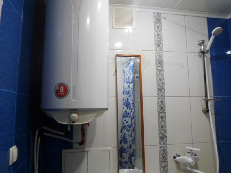 Сдам 1 комнатную квартиру кв. Жукова на 50 м. выше от университета им. Даля с кондиционером и быт. техникой