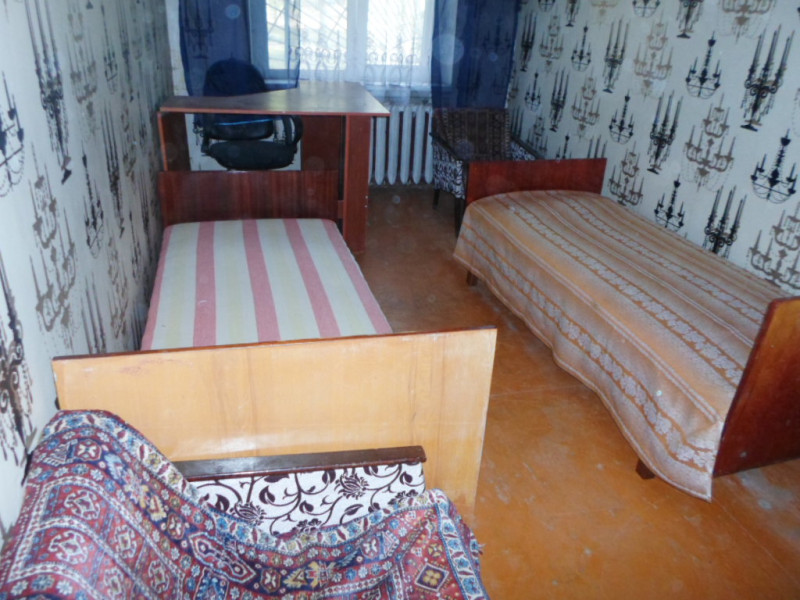 Фото Сдам в Луганске район ВНУ берём и студентов 2 ком. кв-ру кв. Солнечный д.31-выше с/м Спар. Есть мебель 3 спальных места , холодильник, бойлер, ТВ, интернет-роутер, стиральная маш. автомат.
