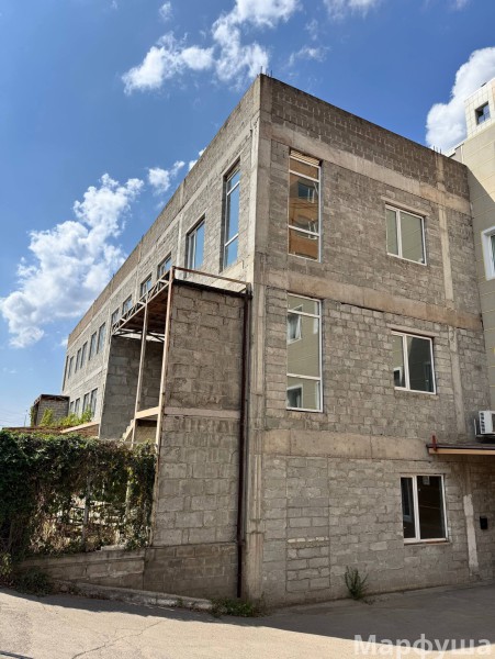 Продам здание 2000 м2 в центре города Луганск