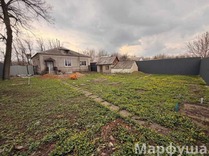 Продам дом в центре Станицы Луганской