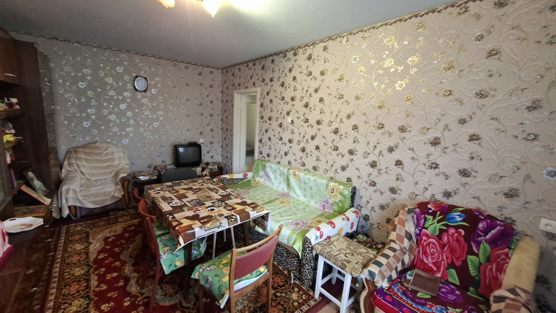 Сдам 2-х комн.квартиру на кв Волкова 4/9-эт,во дворе д/садик,и Сш №42 и Сш №24.