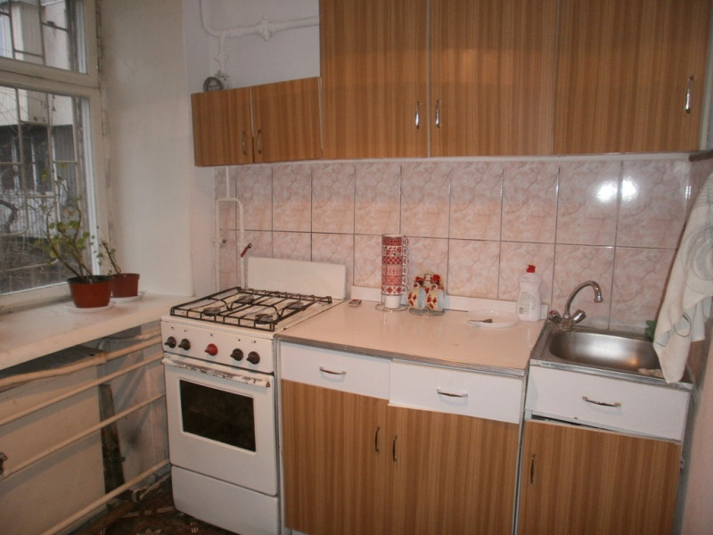 Фото Сдам в Центре Луганска ул. Титова 2 ком.кв. Есть косметич. ремонт,  автономное отопление значит будет тепло и экономно