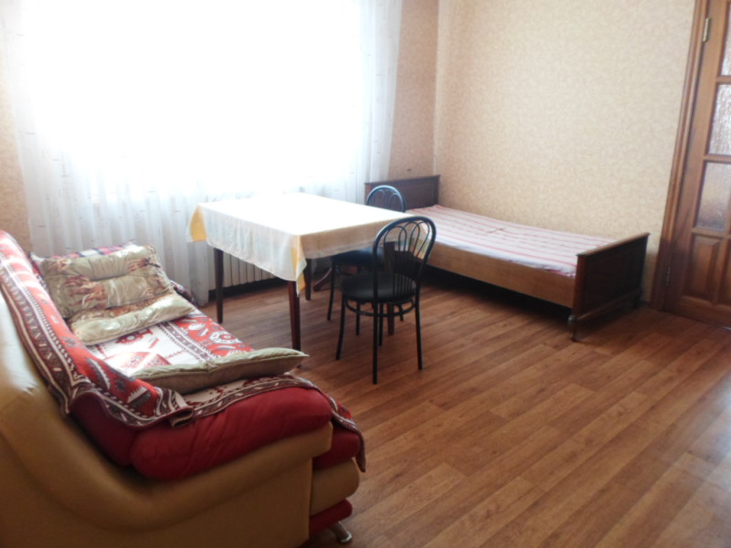Фото Сдам изолированную комнату в доме возле Пед. института только для 1 девушки.