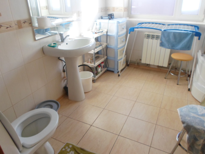 Фото Сдам изолированную комнату в доме возле Пед. института только для 1 девушки.