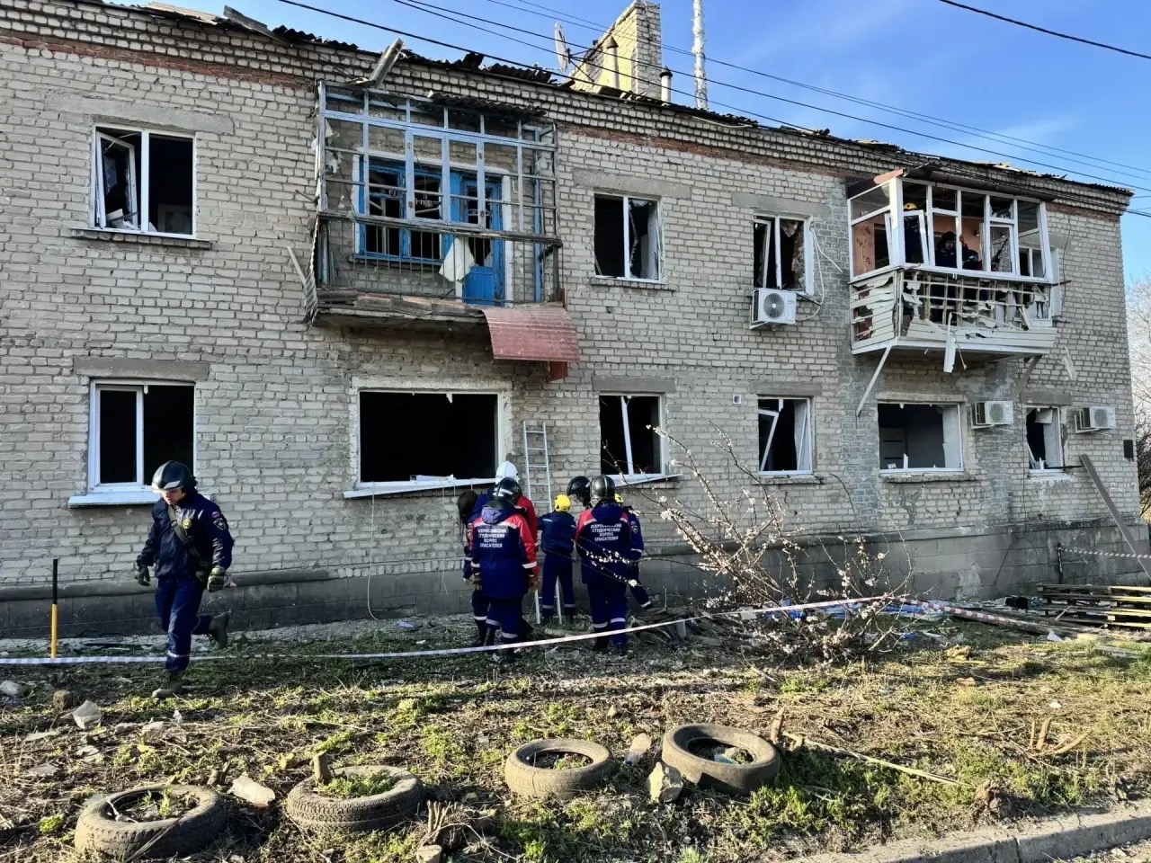 Массированная атака БПЛА на Луганск: пострадали жилые дома и три человека