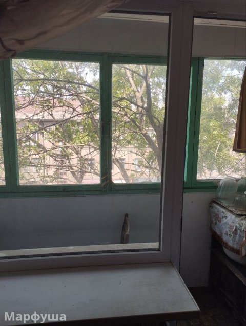 Продам 1 комнатную квартиру в центре Луганска