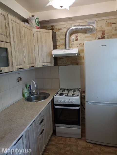 продам квартиру кв. Комарова