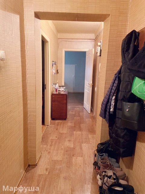 Продам на кв. Комарова 2х комнатную квартиру 3/9 дома