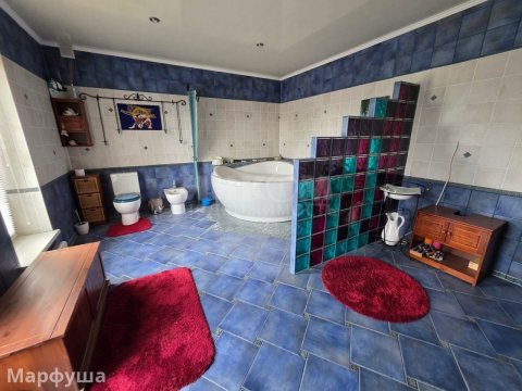 Продам дом 776 м2 в городе Луганск район бара Чёрный кот