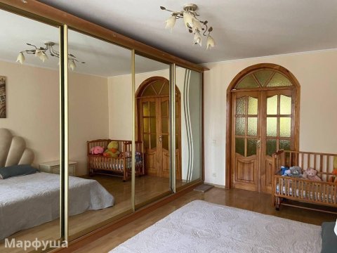 Пррд 4-х комн квартиру в городе Луганск квартал Мирный