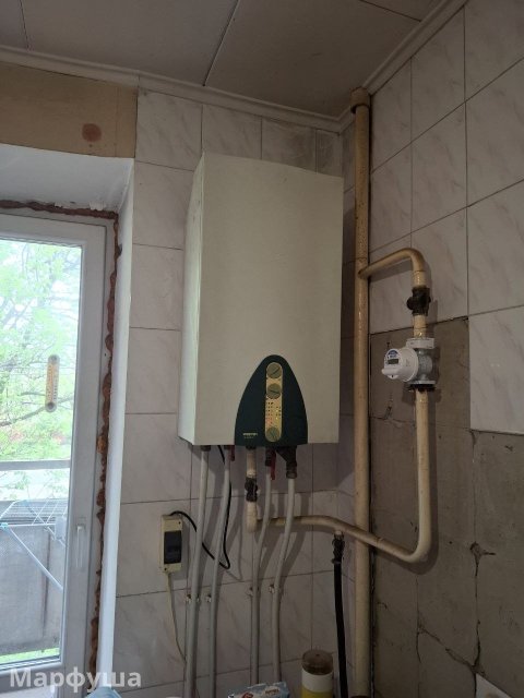 Продам  в центре Луганска 2х комнатную квартиру с АВТОНОМНЫМ отоплением.