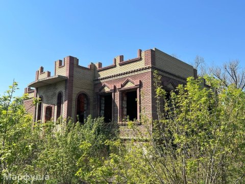 Продам недостроенный дом с участком в городе Луганск улица Марленовская