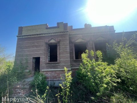 Продам недостроенный дом с участком в городе Луганск улица Марленовская