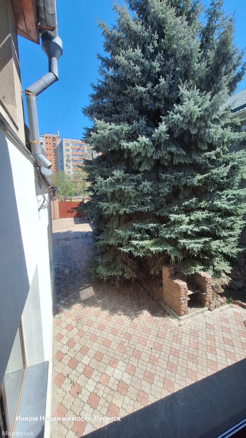 Продам 2-х этажный дом 270 м2 в центре города Луганск улица Оборонная горо