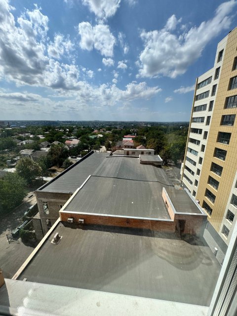 Продам здание 2000 м2 в центре города Луганск