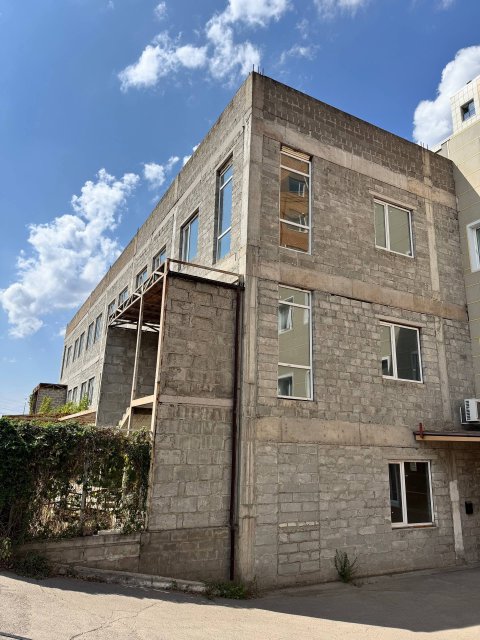 Продам здание 2000 м2 в центре города Луганск