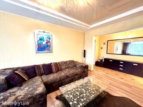 СДАМ ПОСУТОЧНО ЦЕНТР 2х КОМН. ЛЮКС на ул Зозулина В Н  (ниже Кристалла)  с АО.  Отчетные документы!