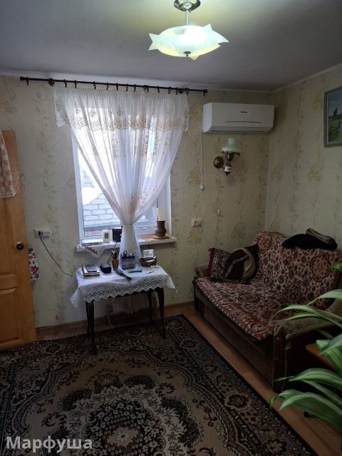 Луганск ,Артемовский район продам дом с флигелем