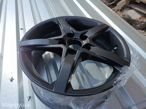 Πopoшкoвaя пoкpacкa и cтеклocтpуйнaя oчиcткa.