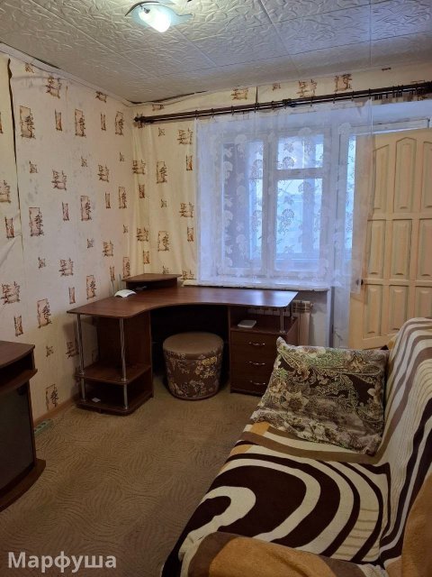 Продам на городке 2х комнатную полугостинку