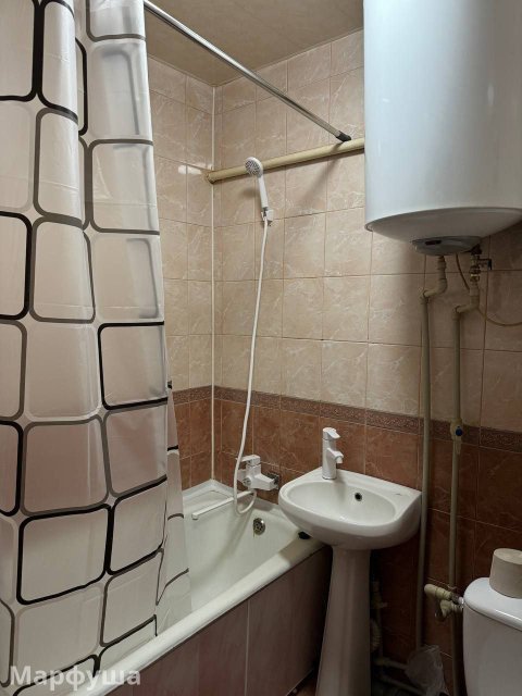 СДАМ 2КОМН. КВАРТИРУ Г.ЛУГАНСК КВ. МОЛОДЕЖНЫЙ 1ЭТАЖ, НА ОКНАХ РЕШЕТКИ