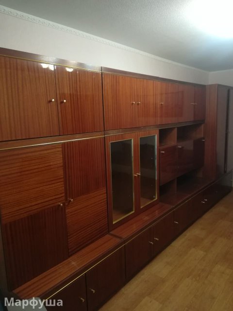 Продаётся в г.Луганске стенка и шкаф за символическую плату