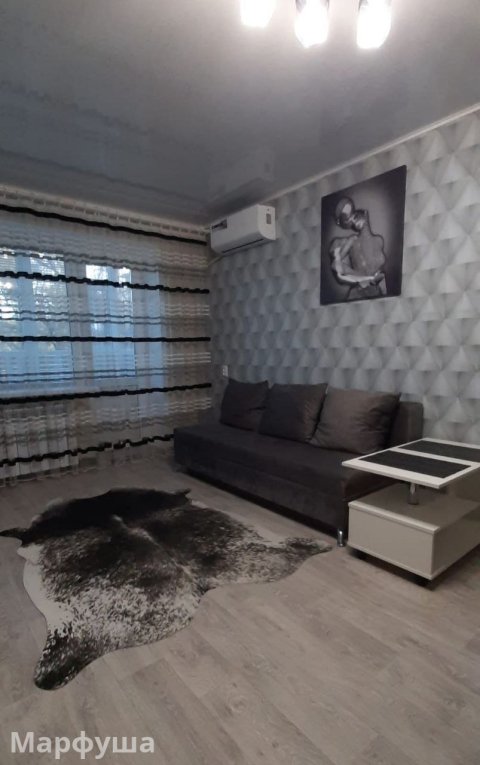 Посуточно 1 комнатная квартира на квартале Жукова